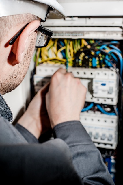 electrician-1080574_640